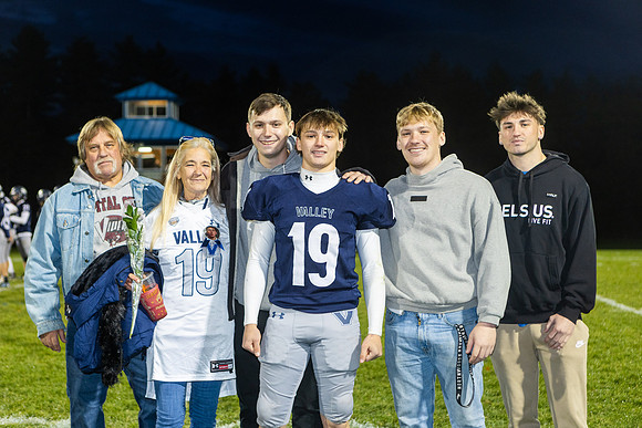 MV Senior Night Oct 2025-136
